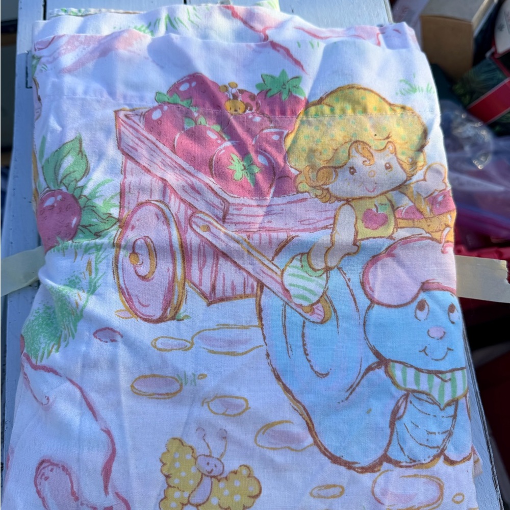 VTG 80s Strawberry Shortcake Fitted Twin- Cotton Blend Sheet